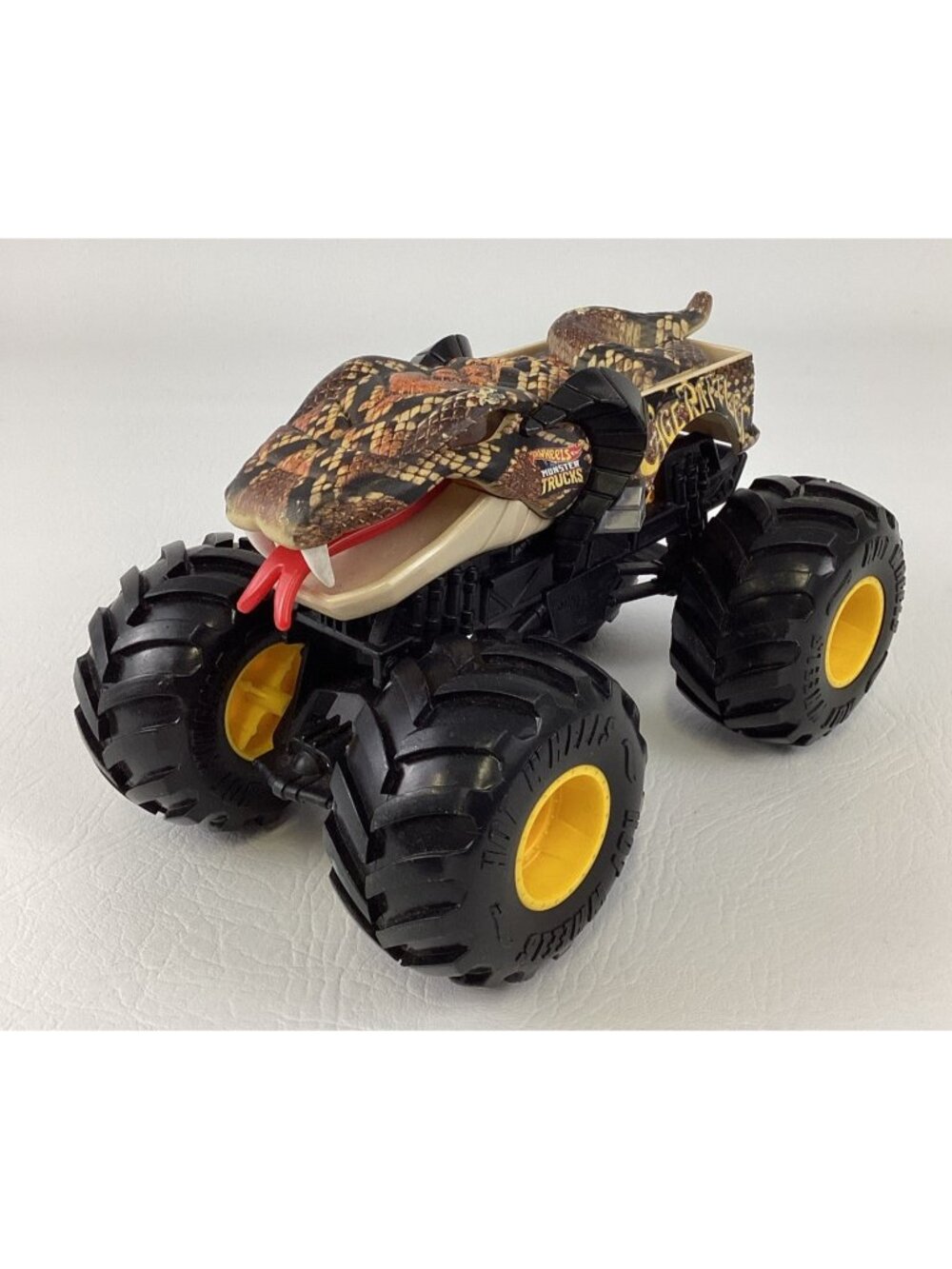 Hot Wheels Monster Jam Cage Rattler 1:24 Diecast Monster Truck Toy Vehicle 2022